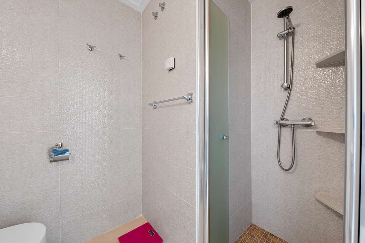 Apartamento segunda planta con 2 dormitorios, piscinas y sauna en Villamartin