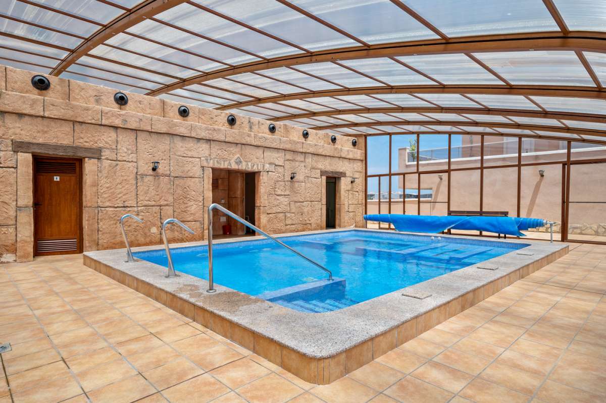 Apartamento segunda planta con 2 dormitorios, piscinas y sauna en Villamartin