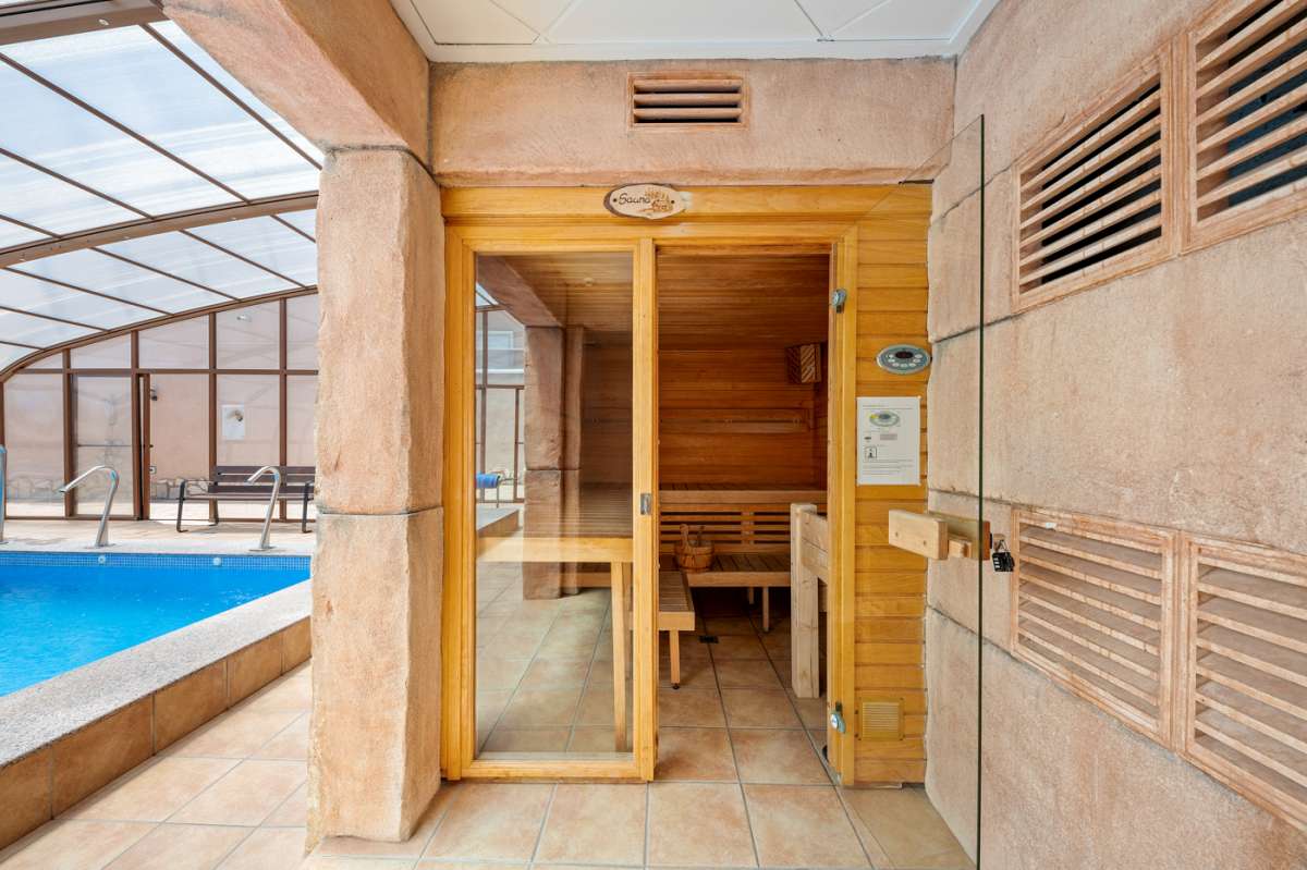 Apartamento segunda planta con 2 dormitorios, piscinas y sauna en Villamartin