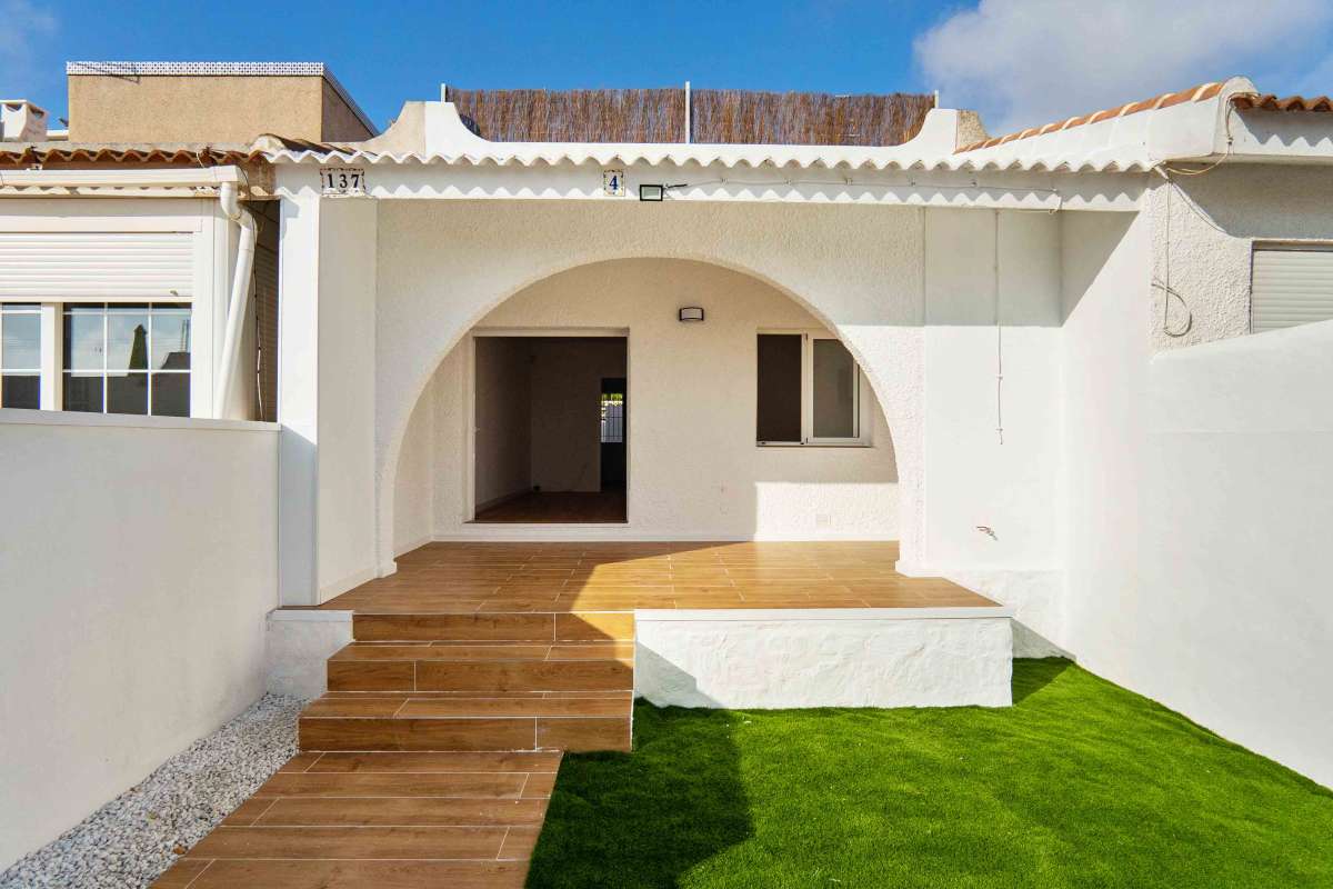 Casa de 2 dormitorios recién renovada en Blue Lagoon - Villamartín