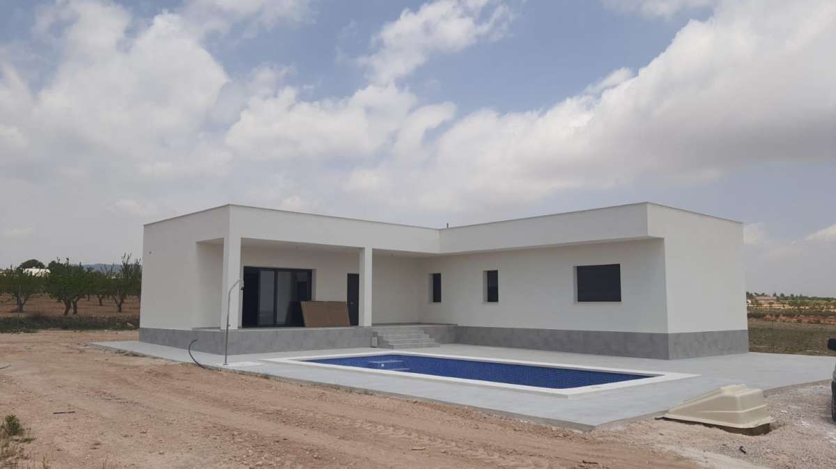 Villas de 3 habitaciones con piscina privada y gran parcela en Pinoso