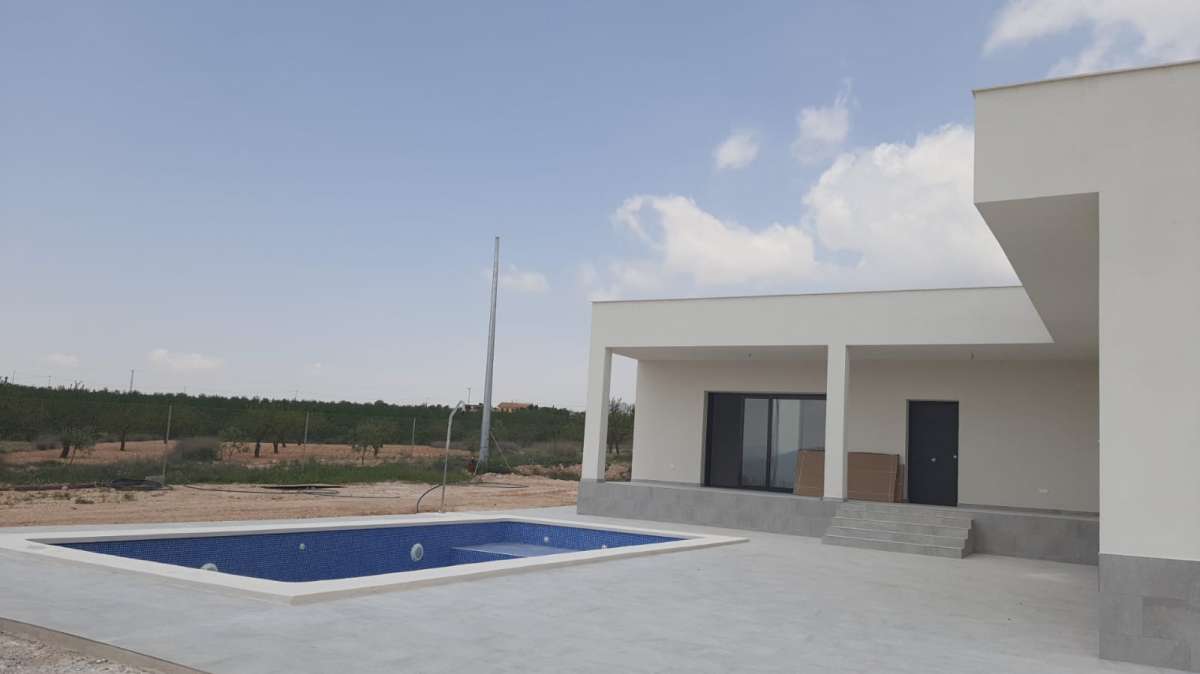 Villas de 3 habitaciones con piscina privada y gran parcela en Pinoso